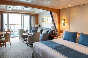P&O Cruises Aurora Suite 3.jpg